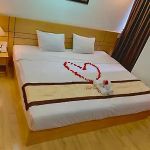 https://nhat-linh-hotel-da-nang.hotelsofhoian.com